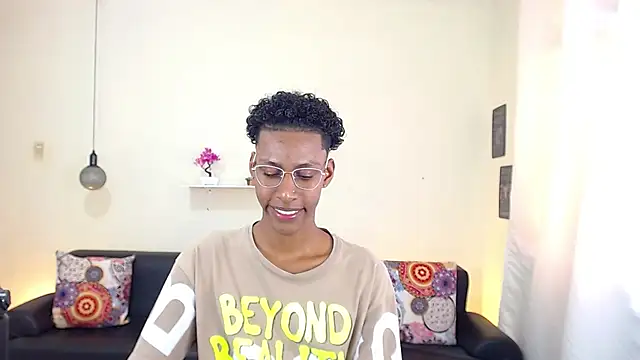 Snapshot of maiki18_ chatting on 03-05-25, 04:57 maiki18 online show from 03-05-25, 04:57