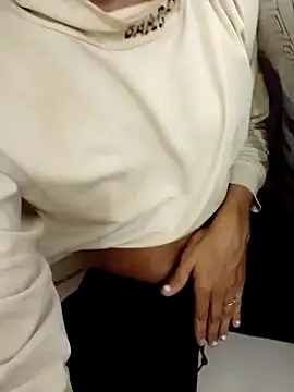 Snapshot of hannabigdirty chatting on 01-05-25, 03:32 hannabigdirty online show from 01-05-25, 03:32