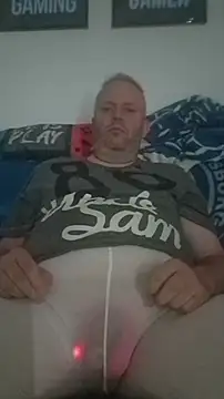 Snapshot of ShyBoy1982 chatting on 11-02-25, 12:13 ShyBoy1982 online show from 11-02-25, 12:13