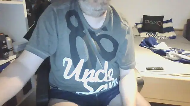 Snapshot of ShyBoy1982 chatting on 06-07-26, 01:10 ShyBoy1982 online show from 06-07-26, 01:10