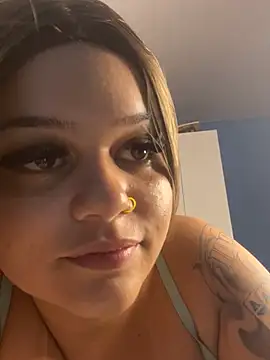 Snapshot of Lolacavalona chatting on 12-15-24, 08:58 Lolacavalona online show from 12-15-24, 08:58