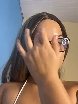 Snapshot of Lolacavalona chatting on 12-20-24, 09:28 Lolacavalona online show from 12-20-24, 09:28