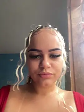 Snapshot of Lolacavalona chatting on 12-30-24, 02:08 Lolacavalona online show from 12-30-24, 02:08