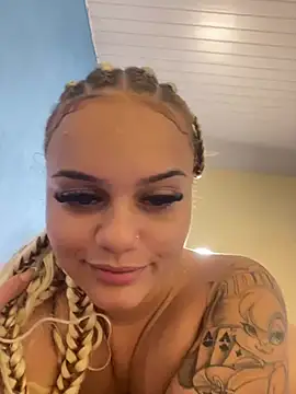 Snapshot of Lolacavalona chatting on 01-04-25, 12:59 Lolacavalona online show from 01-04-25, 12:59