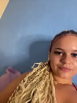 Snapshot of Lolacavalona chatting on 01-13-25, 08:26 Lolacavalona online show from 01-13-25, 08:26