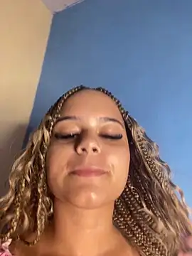 Snapshot of Lolacavalona chatting on 01-23-25, 09:50 Lolacavalona online show from 01-23-25, 09:50