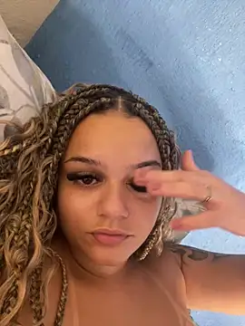 Snapshot of Lolacavalona chatting on 02-03-25, 03:09 Lolacavalona online show from 02-03-25, 03:09