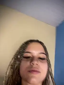 Snapshot of Lolacavalona chatting on 03-08-25, 11:18 Lolacavalona online show from 03-08-25, 11:18