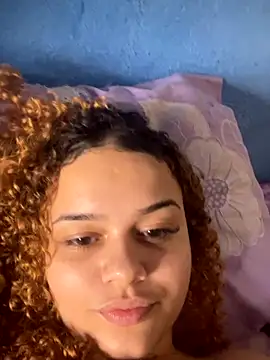 Snapshot of Lolacavalona chatting on 09-25-25, 03:54 Lolacavalona online show from 09-25-25, 03:54