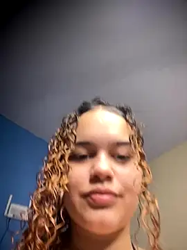 Snapshot of Lolacavalona chatting on 09-29-25, 04:56 Lolacavalona online show from 09-29-25, 04:56