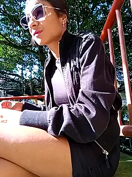 Leslly  online show from 04-23-26, 01:24