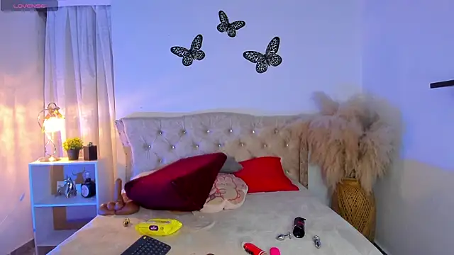 Sarahballiston  online show from 10-04-25, 11:14