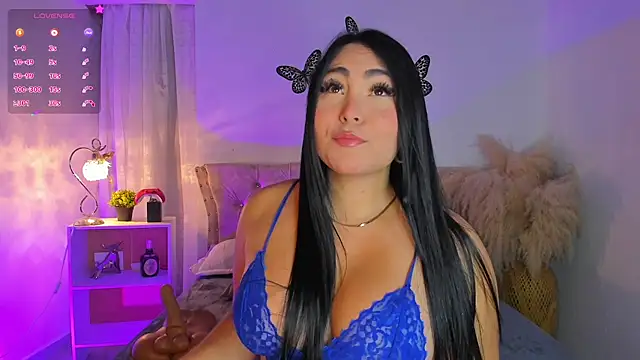 Sarahballiston  online show from 11-06-25, 12:11