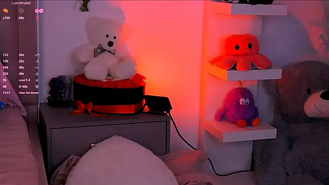 Snapshot of LaylaBrown chatting on 10-10-25, 07:02 LaylaBrown online show from 10-10-25, 07:02