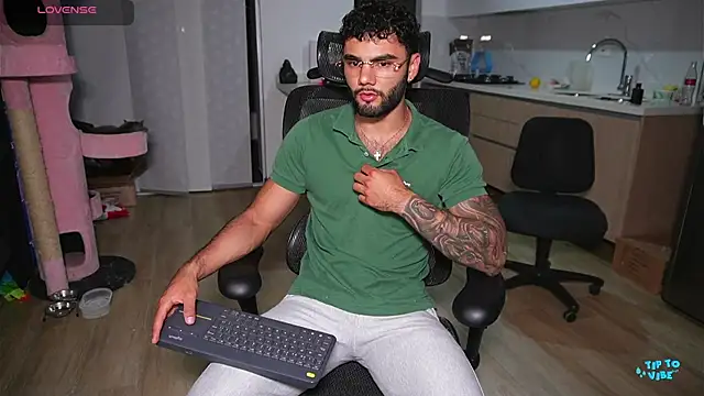 Derek w online show from 12-19-24, 11:35