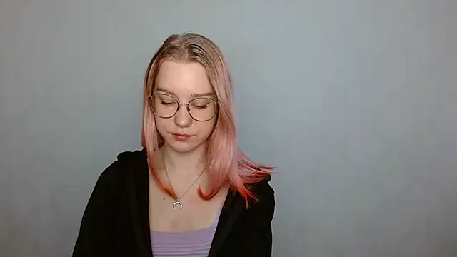 Snapshot of cindi_hot chatting on 12-13-24, 08:41 cindi hot online show from 12-13-24, 08:41