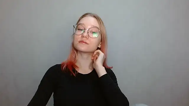 Snapshot of cindi_hot chatting on 12-15-24, 09:03 cindi hot online show from 12-15-24, 09:03