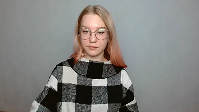 Snapshot of cindi_hot chatting on 12-28-24, 12:35 cindi hot online show from 12-28-24, 12:35