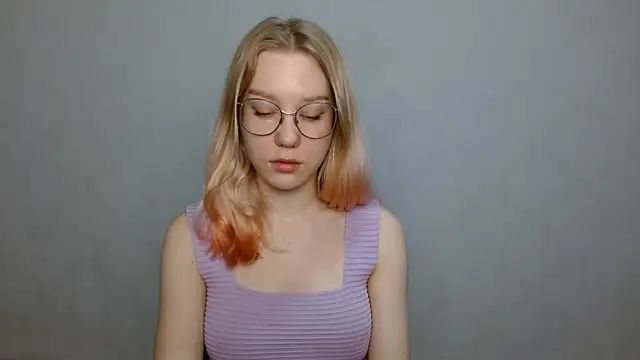 Snapshot of cindi_hot chatting on 01-10-25, 08:18 cindi hot online show from 01-10-25, 08:18