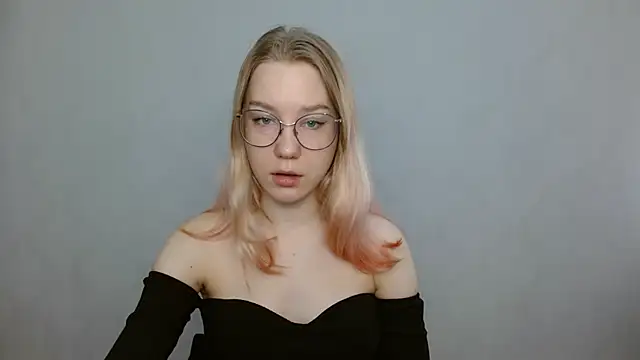 Snapshot of cindi_hot chatting on 01-14-25, 08:31 cindi hot online show from 01-14-25, 08:31