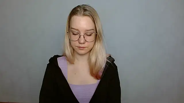 Snapshot of cindi_hot chatting on 01-28-25, 10:02 cindi hot online show from 01-28-25, 10:02