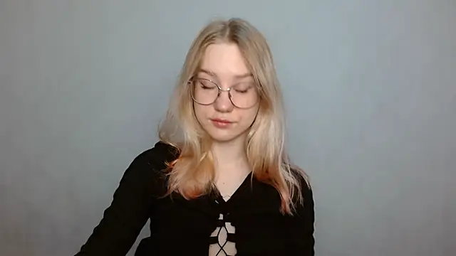 Snapshot of cindi_hot chatting on 02-06-25, 09:00 cindi hot online show from 02-06-25, 09:00