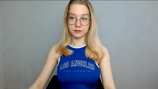 Snapshot of cindi_hot chatting on 02-23-25, 08:39 cindi hot online show from 02-23-25, 08:39