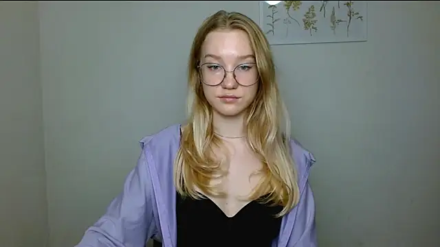 Snapshot of cindi_hot chatting on 10-07-25, 11:51 cindi hot online show from 10-07-25, 11:51