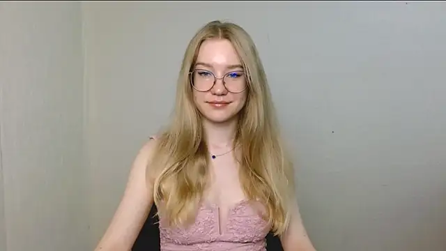 Snapshot of cindi_hot chatting on 07-11-26, 10:29 cindi hot online show from 07-11-26, 10:29