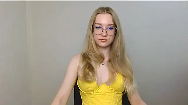 Snapshot of cindi_hot chatting on 07-18-26, 10:41 cindi hot online show from 07-18-26, 10:41