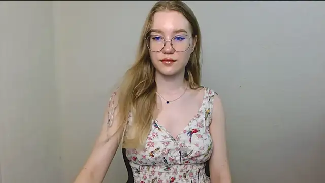 Snapshot of cindi_hot chatting on 08-07-26, 09:33 cindi hot online show from 08-07-26, 09:33