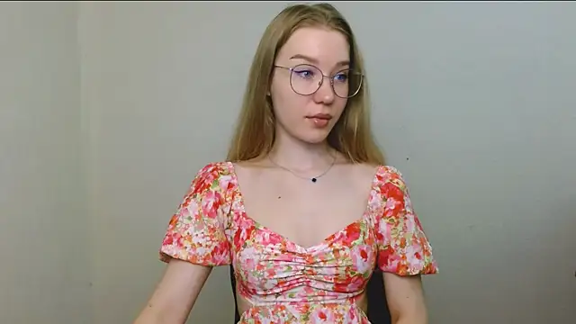 Snapshot of cindi_hot chatting on 08-09-26, 10:20 cindi hot online show from 08-09-26, 10:20