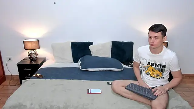 Snapshot of Luciano_and_Marlon chatting on 01-08-25, 01:31 Luciano and Marlon online show from 01-08-25, 01:31
