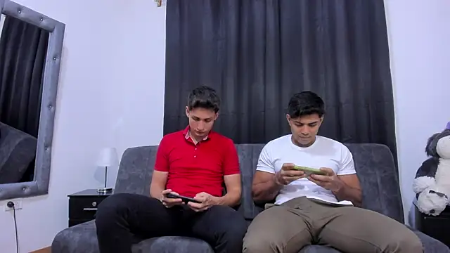 Snapshot of Luciano_and_Marlon chatting on 10-11-25, 02:26 Luciano and Marlon online show from 10-11-25, 02:26