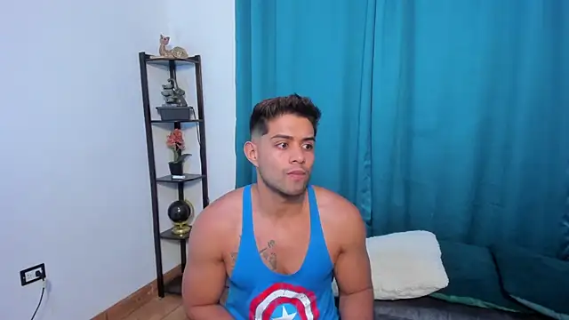 Snapshot of Luciano_and_Marlon chatting on 06-05-26, 10:04 Luciano and Marlon online show from 06-05-26, 10:04