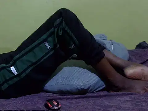 Snapshot of QUEEN-LIZ chatting on 12-02-25, 06:03 QUEEN-LIZ online show from 12-02-25, 06:03