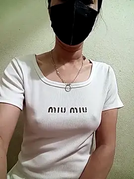 Snapshot of YunLem chatting on 03-06-25, 08:08 YunLem online show from 03-06-25, 08:08