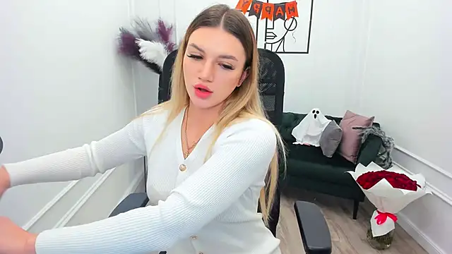 SelenaeMoore online show from 10-25-25, 07:41