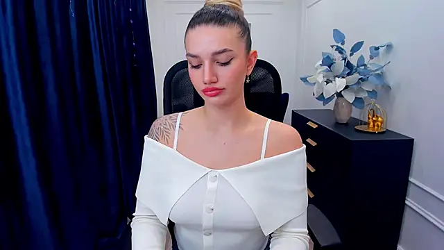 SelenaeMoore online show from 11-18-25, 07:40