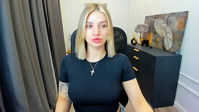SelenaeMoore online show from 04-19-26, 03:39