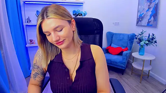 SelenaeMoore online show from 05-13-26, 03:37