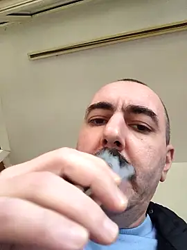 Snapshot of Maryo0001 chatting on 11-08-25, 01:44 Maryo0001 online show from 11-08-25, 01:44