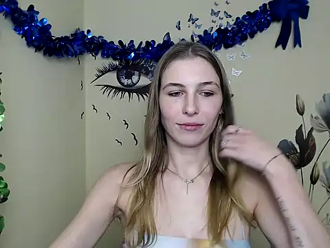 Snapshot of StrangerGi chatting on 12-25-24, 10:28 StrangerGi online show from 12-25-24, 10:28