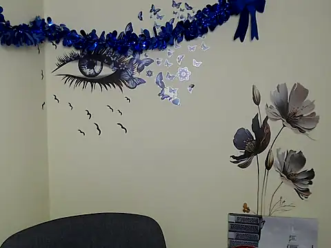 Snapshot of StrangerGi chatting on 12-27-24, 01:18 StrangerGi online show from 12-27-24, 01:18