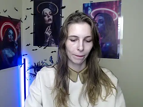 Snapshot of StrangerGi chatting on 10-24-25, 11:28 StrangerGi online show from 10-24-25, 11:28