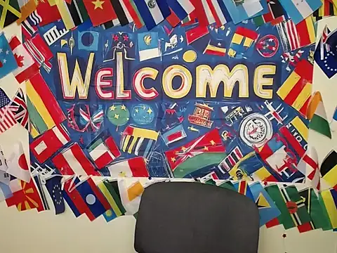 Snapshot of StrangerGi chatting on 10-27-25, 07:23 StrangerGi online show from 10-27-25, 07:23