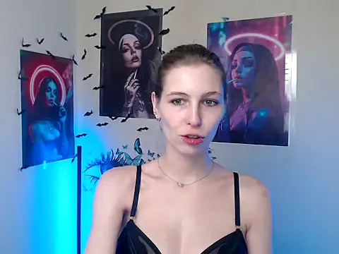 Snapshot of StrangerGi chatting on 11-11-25, 01:00 StrangerGi online show from 11-11-25, 01:00