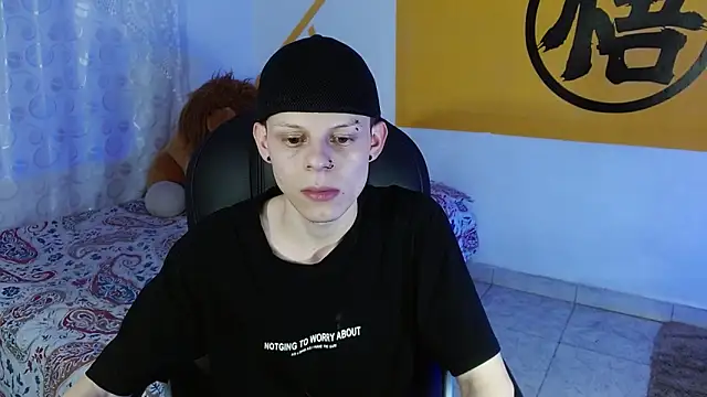 Snapshot of Matthew_Boy_ chatting on 12-12-24, 05:42 Matthew Boy online show from 12-12-24, 05:42