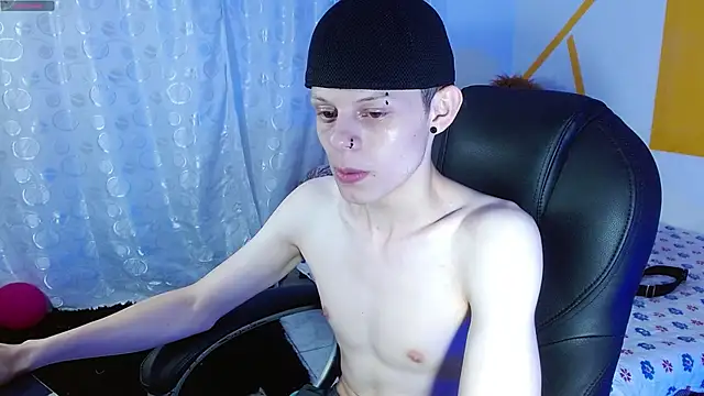 Snapshot of Matthew_Boy_ chatting on 12-14-24, 08:13 Matthew Boy online show from 12-14-24, 08:13