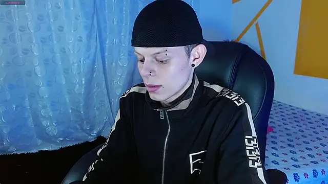 Snapshot of Matthew_Boy_ chatting on 12-15-24, 04:51 Matthew Boy online show from 12-15-24, 04:51